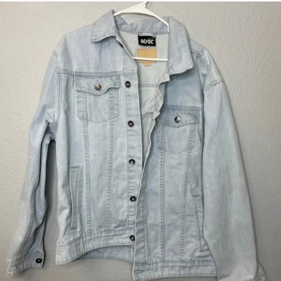 AC/DC DENIM JACKET EMBELLISHED WITH 16 PATCHES & 3-4 BUTTONS/PINS AND BACK ART - Picture 9 of 13